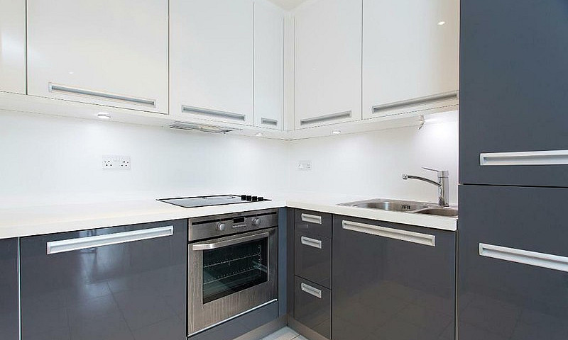 1 Bedroom Flat In Ba...