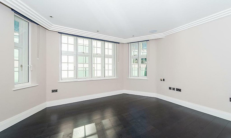 3 Bedroom Flat In Ch...
