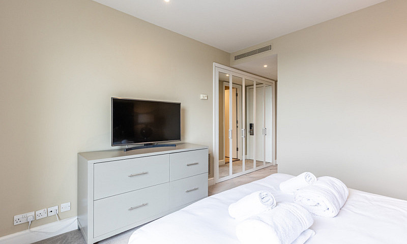 2 Bedroom Flat In We...