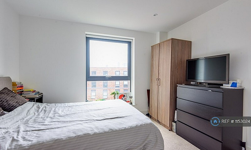2 Bedroom Flat In Le...