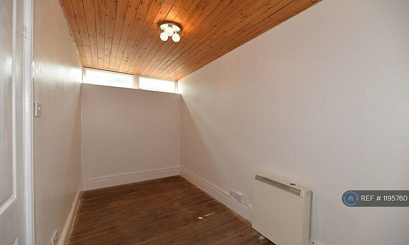 1 Bedroom Flat In St...