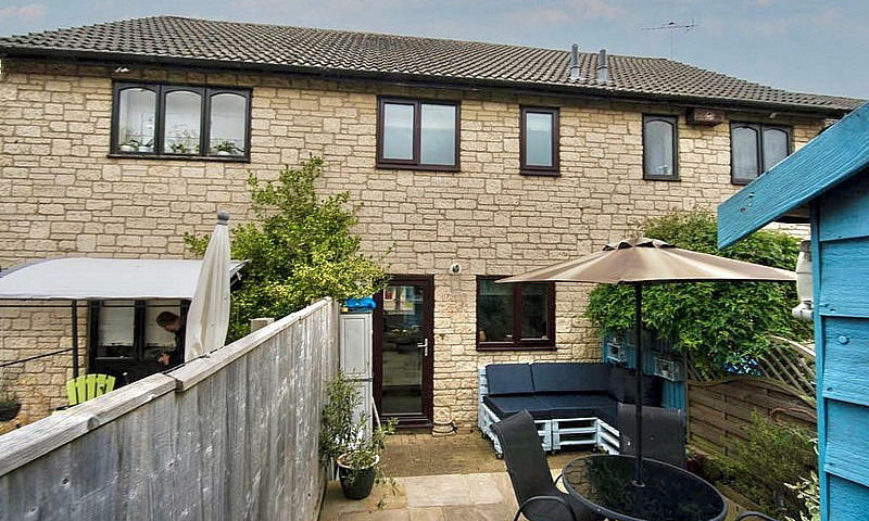 2 Bedroom House In C...