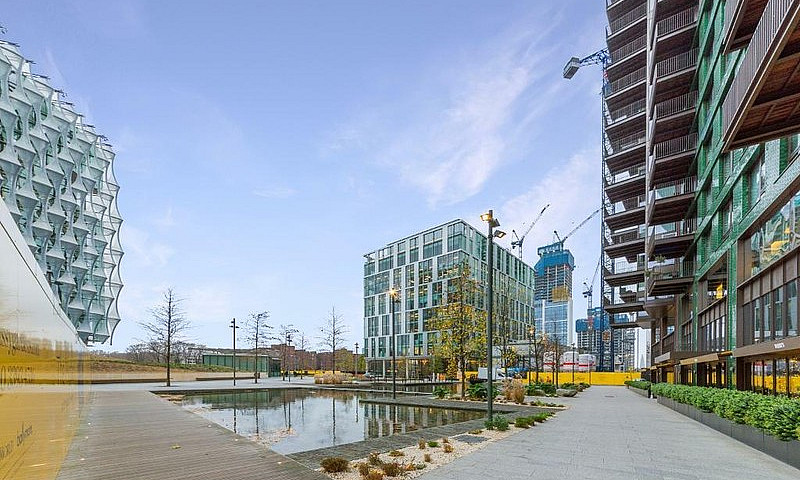 2 Bedroom Flat In Le...