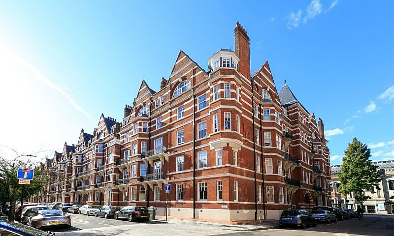 Huge 3 Bedroom Flat ...