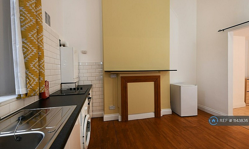 1 Bedroom Flat In Ca...