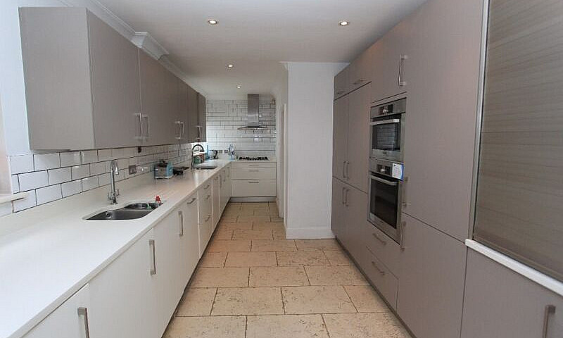 43Vr - Spacious Four...