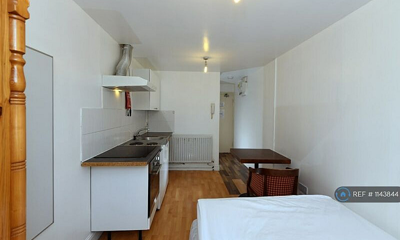 Studio Flat In Kembe...