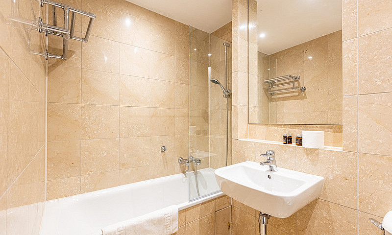 2 Bedroom Flat In We...