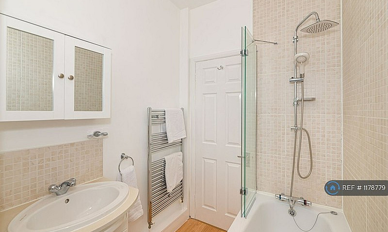 1 Bedroom Flat In Ro...