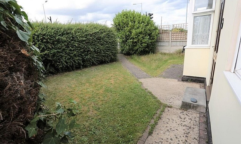 2 Bedroom Bungalow H...