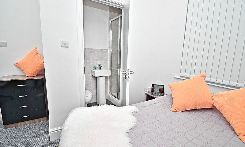 Lancaster 4 Bed Hmo ...