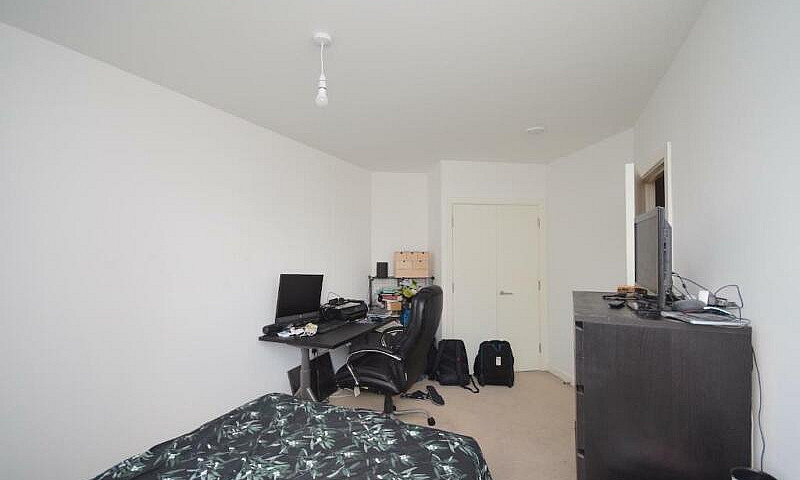 1 Bedroom Flat In Ha...