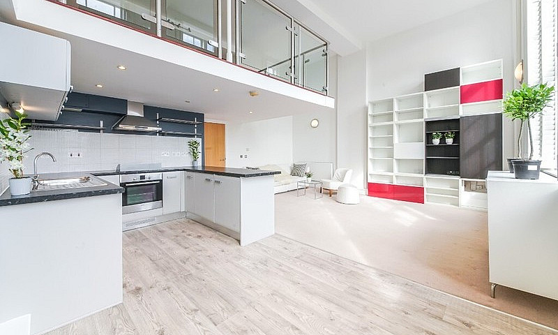 Stunning 2 Bedroom/2...