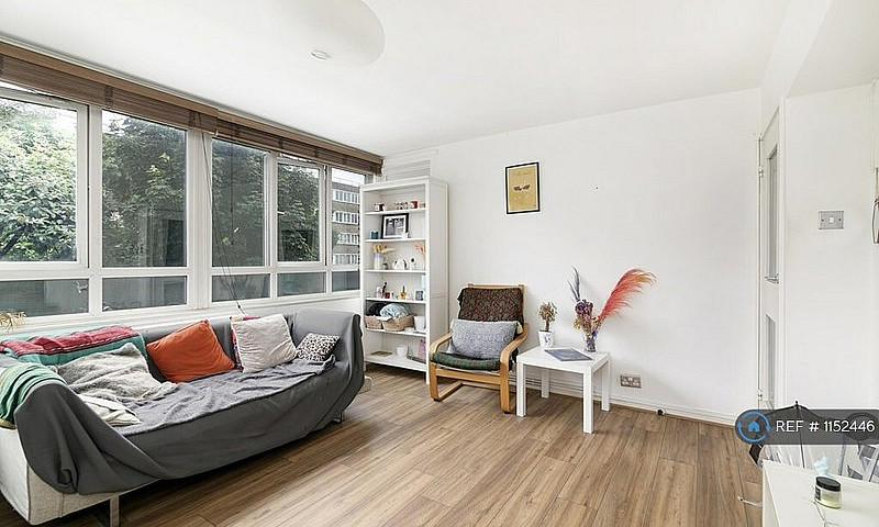 3 Bedroom Flat In Cl...