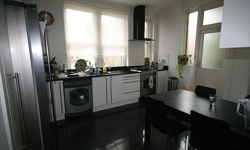 Stunning 3 Bed Flat-...