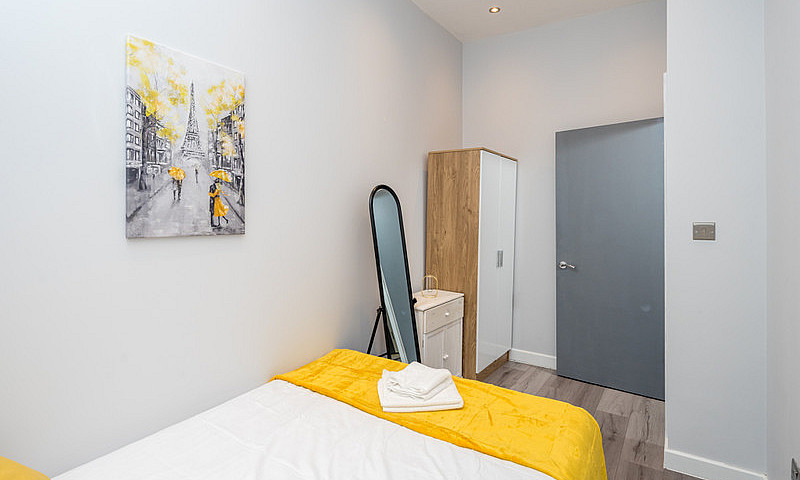 2 Bedroom Flat In Lo...