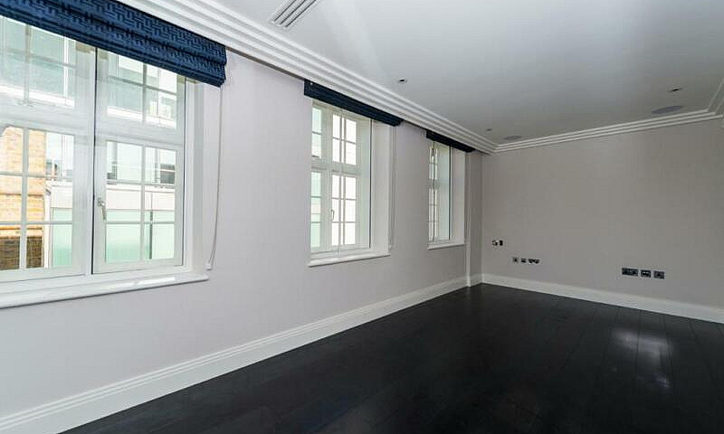 3 Bedroom Flat In Ch...