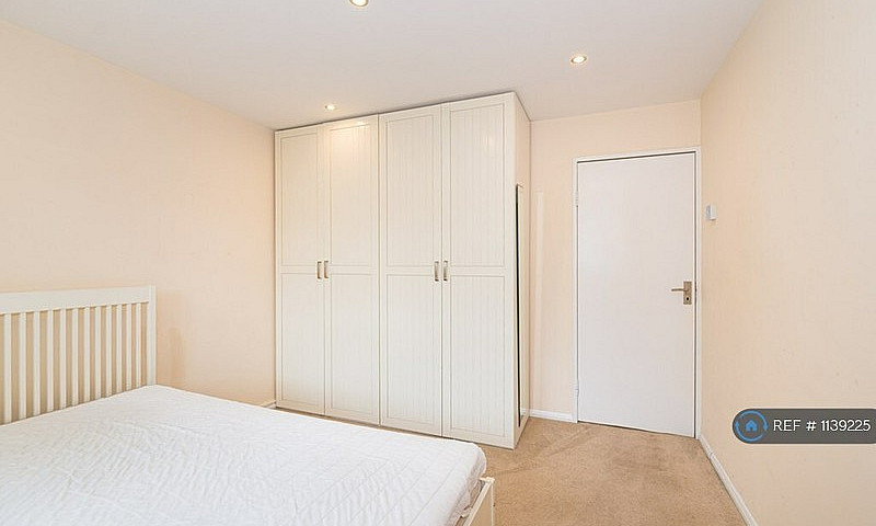 3 Bedroom Flat In Sm...