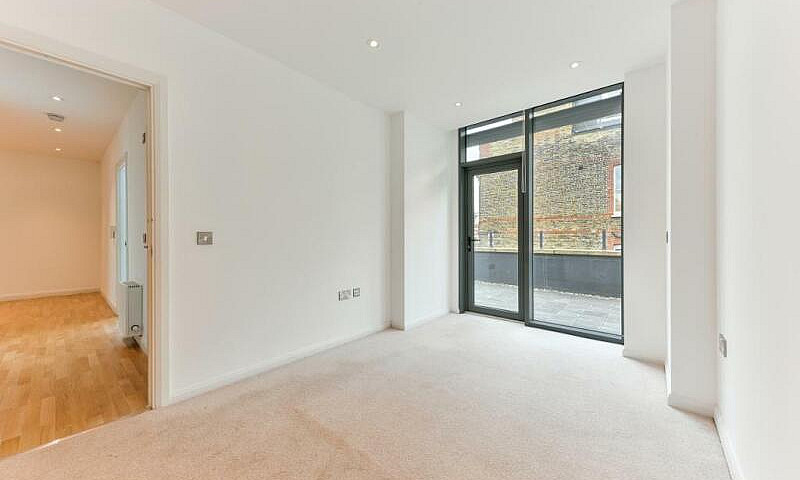 2 Bedroom Flat In Yo...
