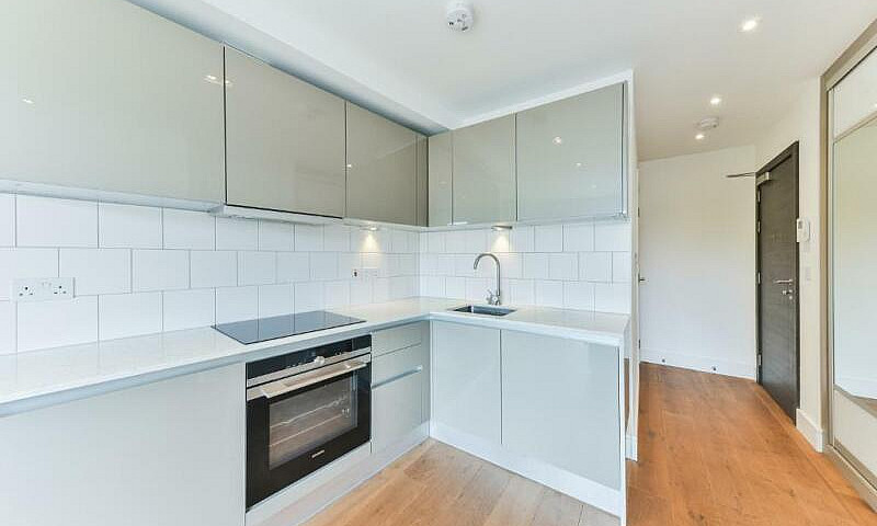 Studio Flat In Westw...