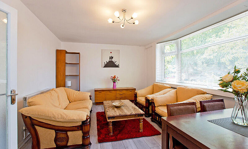 Large 4 Bed House Ne...