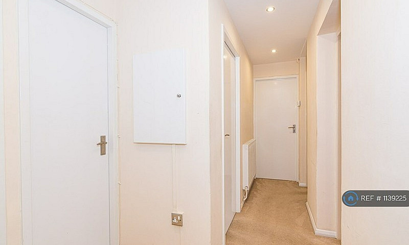 3 Bedroom Flat In Sm...