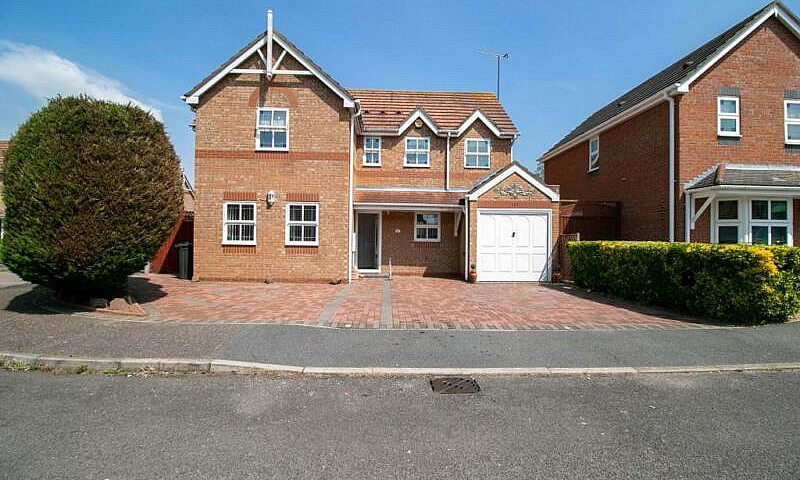 4 Bedroom House In A...