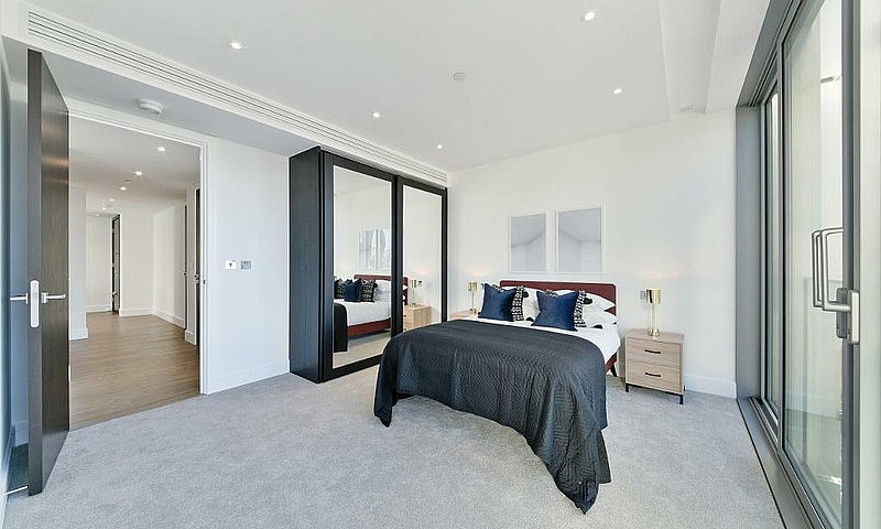 2 Bedroom Flat In Pe...