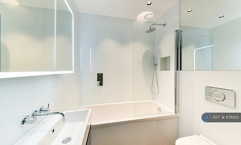 2 Bedroom Flat In Bl...