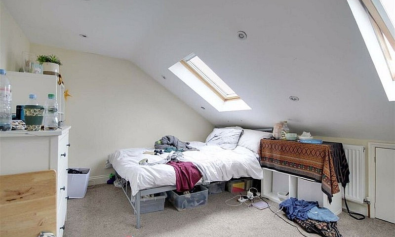 4 Bedroom Maisonette...