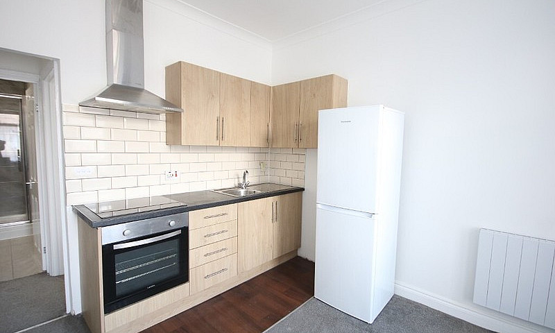 New 2 Bedroom Flat F...
