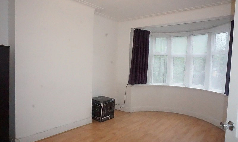 Impressive 4 Bed Roo...