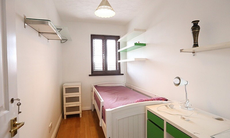 Stunning 3 Bedroom 2...