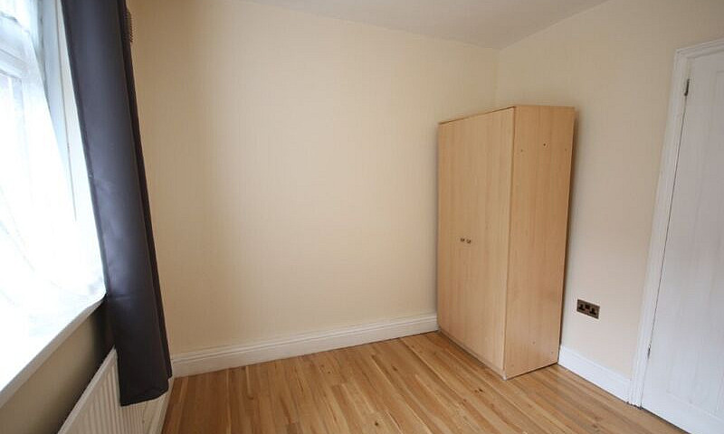 Large 2 Bedroom Flat...