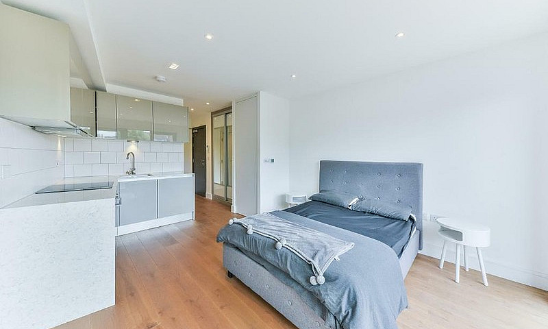 Studio Flat In Westw...