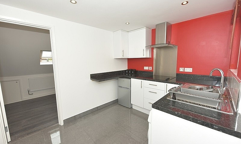  Newly Refurbished T...
