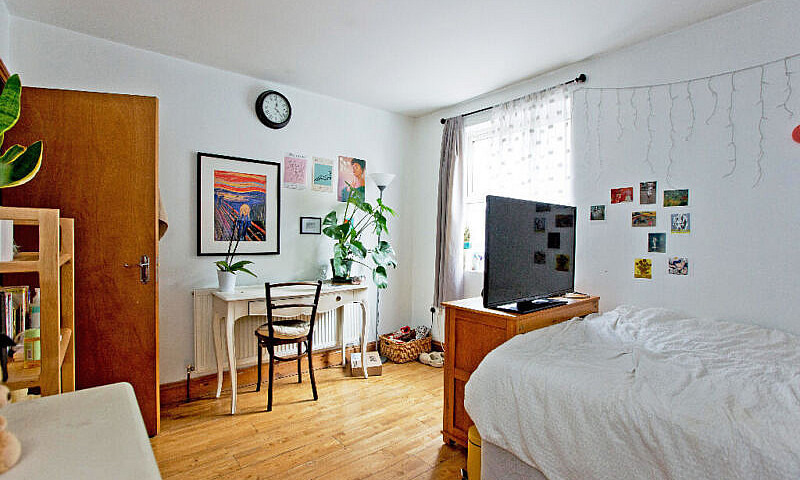 3 Bedrooms Apartment...