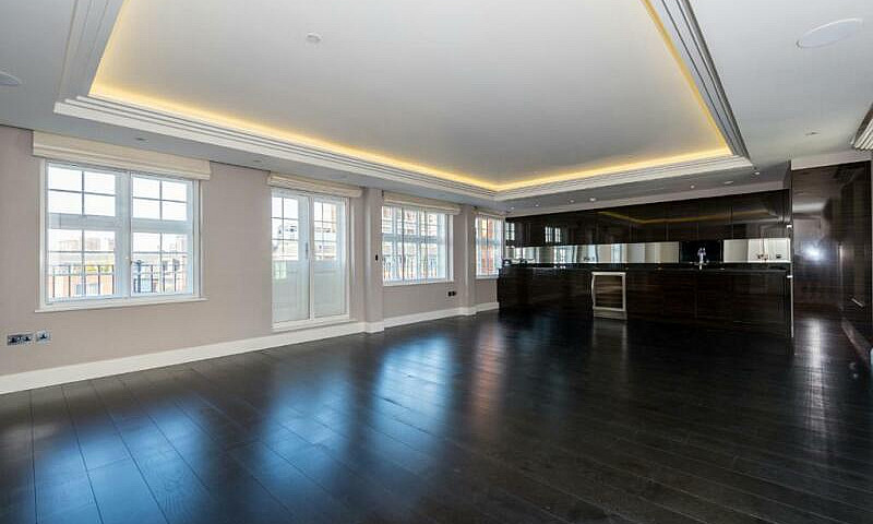 3 Bedroom Flat In Ch...