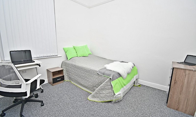 Lancaster 4 Bed Hmo ...
