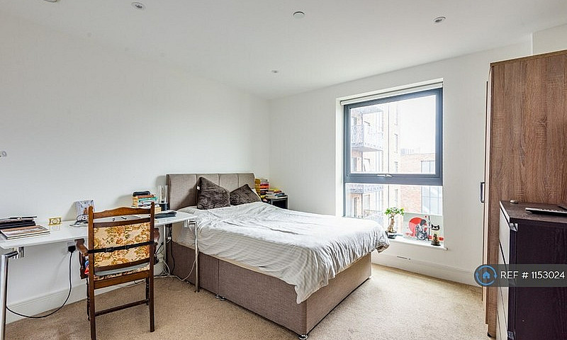 2 Bedroom Flat In Le...