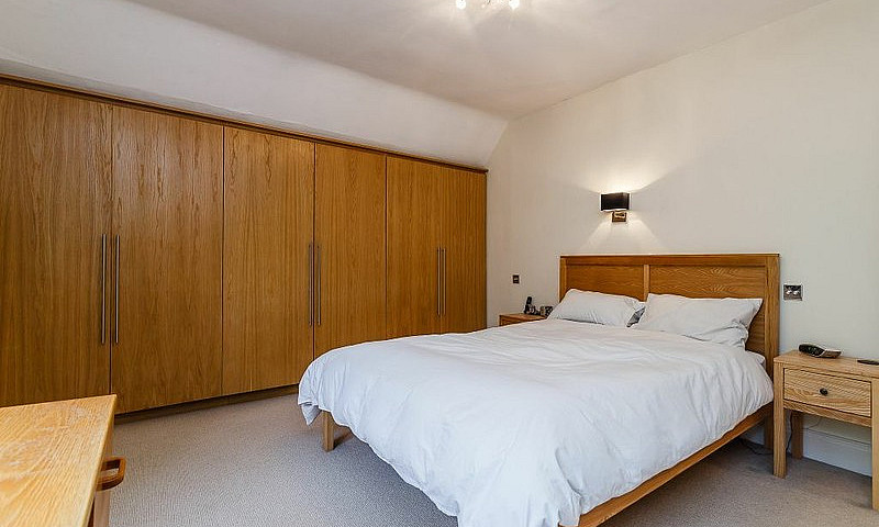 3 Bedroom Flat In 20...