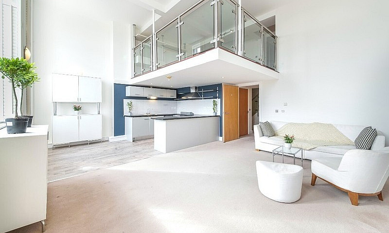 Stunning 2 Bedroom/2...