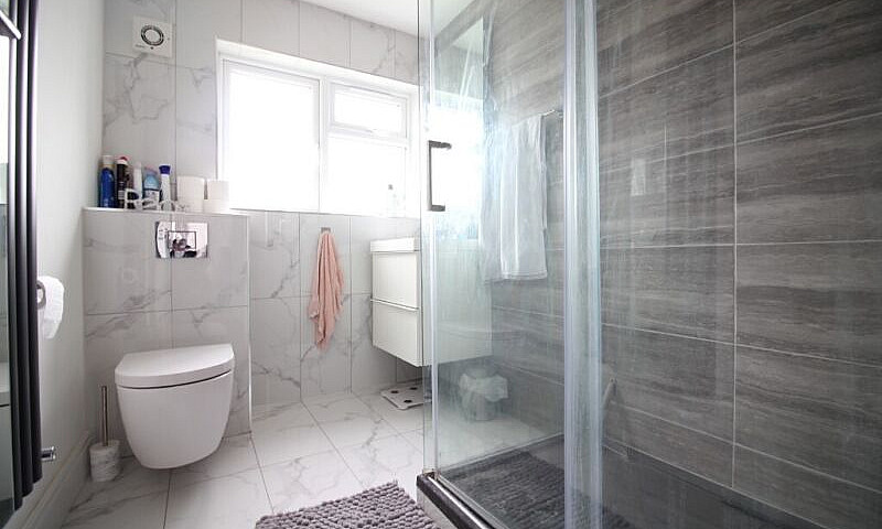Apartament Masiv Cu ...