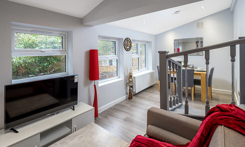2 Bedroom Flat In Lo...