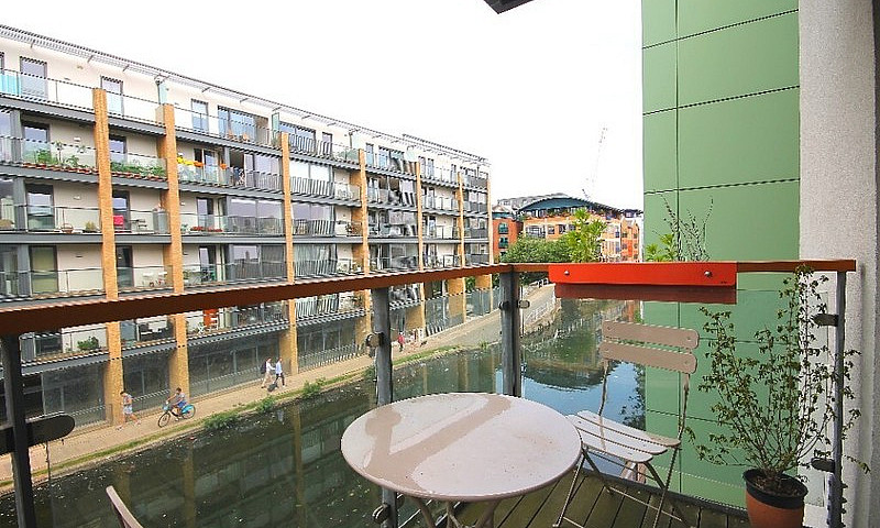 Stunning 3 Bedroom F...