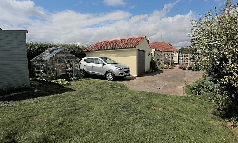 2 Bedroom Bungalow H...