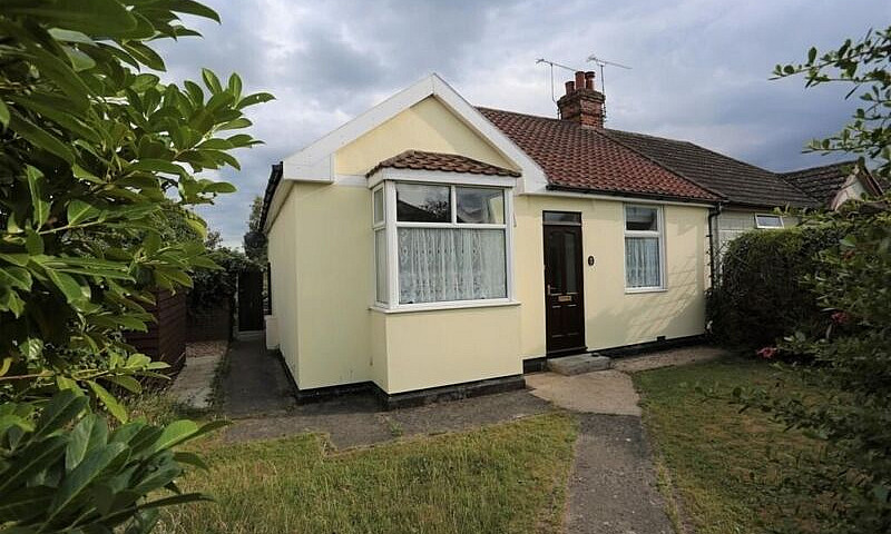 2 Bedroom Bungalow H...