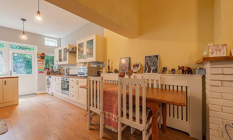 4 Bedroom House In W...