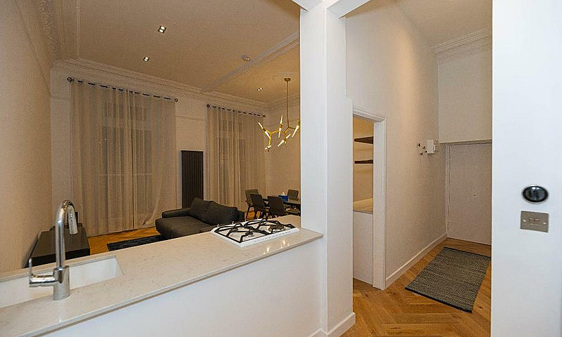 2 Bedroom Flat In 26...