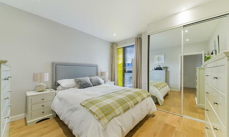 2 Bedroom Flat In Wa...